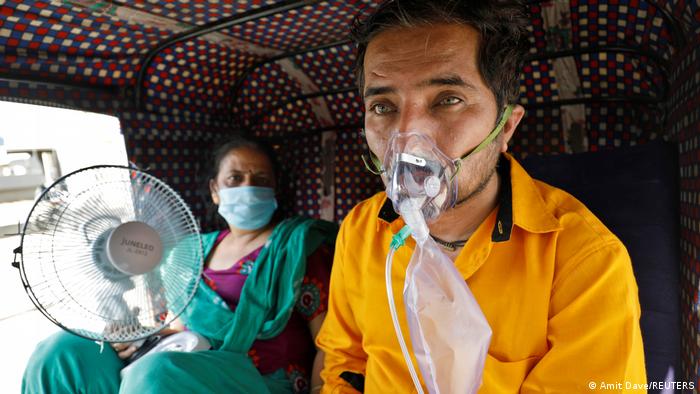 A couple wait inside a rickshaw in Ahmedabad