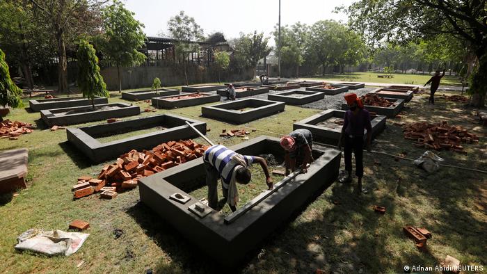 Workers building out New Delhi crematorium 