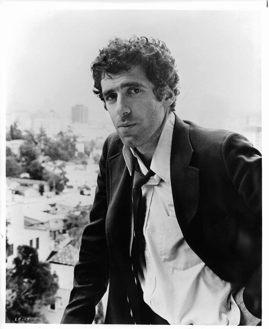 Elliott Gould standing with city in the background in a scene from the film 'The Long Goodbye', 1973. (Photo by United Artists/Getty Images)