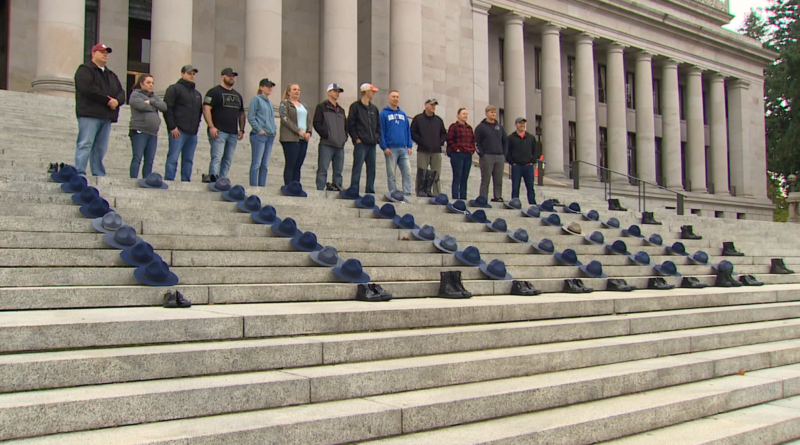 Please, Everyone, a Moment of Silence for These Antivax Cops Who Ragequit Their Jobs