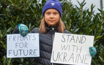 Ukraine stand with 3