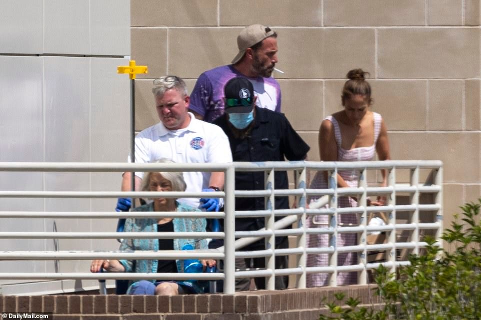 Ben Affleck’s mother rushed to hospital; Mike Tyson spotted in a wheelchair; athletes collapse in the US, Chile, Spain and Portugal; a UK pilot faints on take-off; FIVE “vaxxidents” in Germany; & more