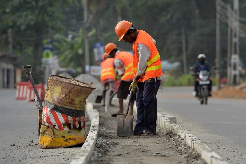 Sri Lankan construction workers along a road in Colombo.