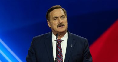 Pillow Fight: Mike Lindell Accused Of Financing QAnon-Supporting Extremists - Radar Online