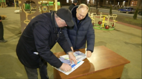 Putin makes surprise visit to Donbass