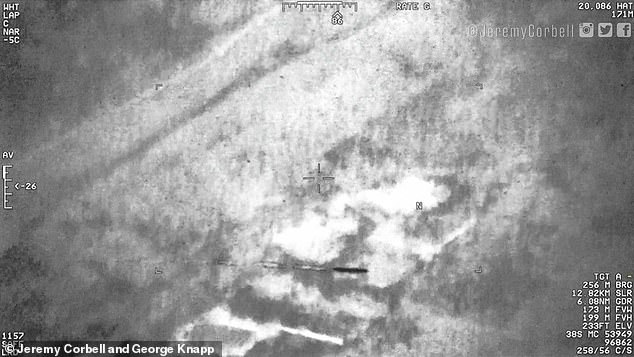 Skinny cylindrical-shaped UFO flying near Baghdad is seen in six thermal images