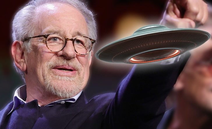 Steven Spielberg Says Government Hiding Info on UFOs, There's Life Out There - TMZ