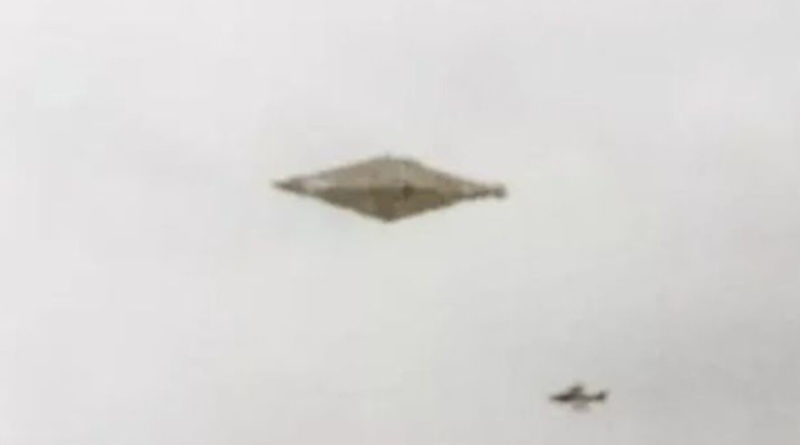 The best UFO picture ever? A top-secret US aircraft, per former intel officer - Marca English