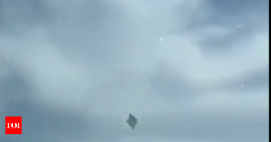 The most impressive UFO video ever: A pilot films a “strange” object while flying - Indiatimes.com