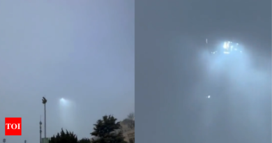 UFO or Artifical World! Netizens going crazy over viral video of a strange light source in the sky - Indiatimes.com