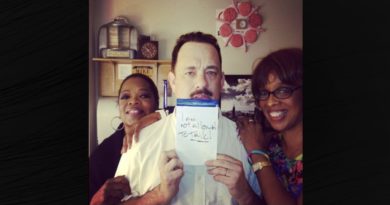 Is This a Real Pic of Tom Hanks with Gayle King and Oprah as Part of a 'Black Eye Club'?