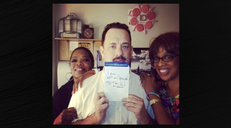 Is This a Real Pic of Tom Hanks with Gayle King and Oprah as Part of a 'Black Eye Club'?