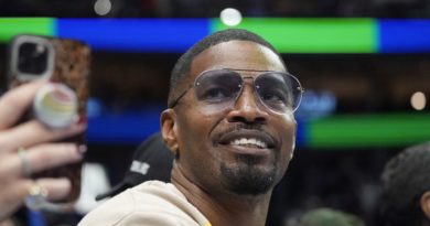 Jamie Foxx addresses COVID vaccine conspiracies that he was blind, paralyzed, cloned