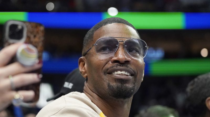 Jamie Foxx addresses COVID vaccine conspiracies that he was blind, paralyzed, cloned