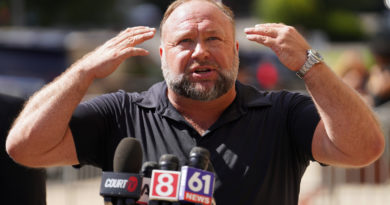 Alex Jones compares U.S. to 9/11 hijackers on Russian TV