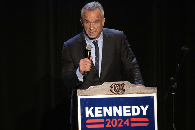 Robert F. Kennedy Jr. commemorates Hispanic Heritage Month with supporters at the Wilshire Ebell Theatre in Los Angeles.