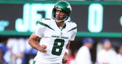 Jets' Aaron Rodgers details UFO experience: 'We just stood frozen'