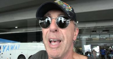 Dee Snider Cool With Politicians Using Twisted Sister Anthem, But No QAnon Antics