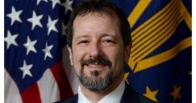 Pentagon UFO Chief Resigns After Warning About Aliens, Rival Tech