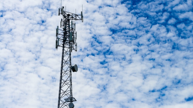 TDSB to review concerns about cell phone tower radiation after 18 teachers in North York refuse to work