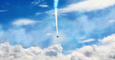 Images show contrails, not “chemtrails” from geoengineering - Full Fact