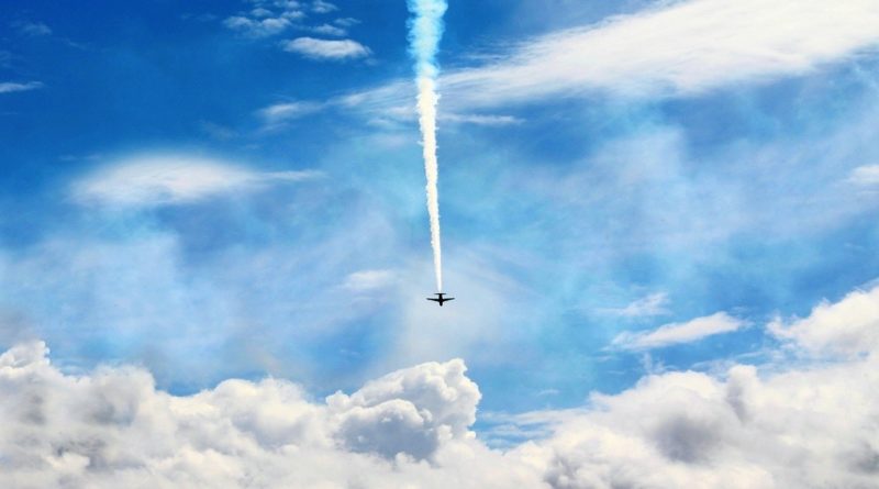 Images show contrails, not “chemtrails” from geoengineering - Full Fact