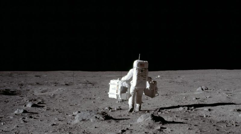 Moon landing conspiracy theories, debunked