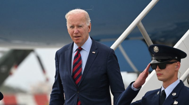 Video Appears To Show ‘UFO’ Flying By Air Force One At Los Angeles International Airport