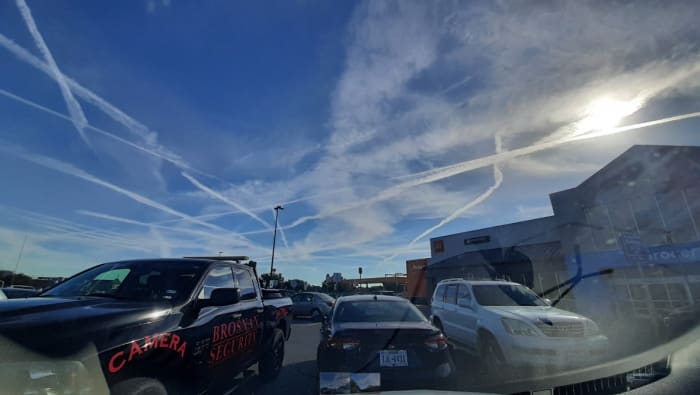 Why Houston has so many contrails today