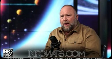 Alex Jones claims that he urged Mike Flynn to come out as 'Q'