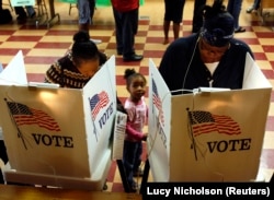 Women vote in the U.S. presidential election in Los Angeles on November 4, 2008. (Lucy Nicholson/Reuters)