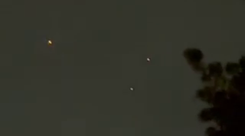 VIDEO: Strange lights seen in New Years Eve sky in Fresno. UFOs or planes? | KMPH