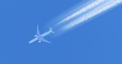 Longer lines behind planes don’t indicate ‘chemtrails’ - Full Fact