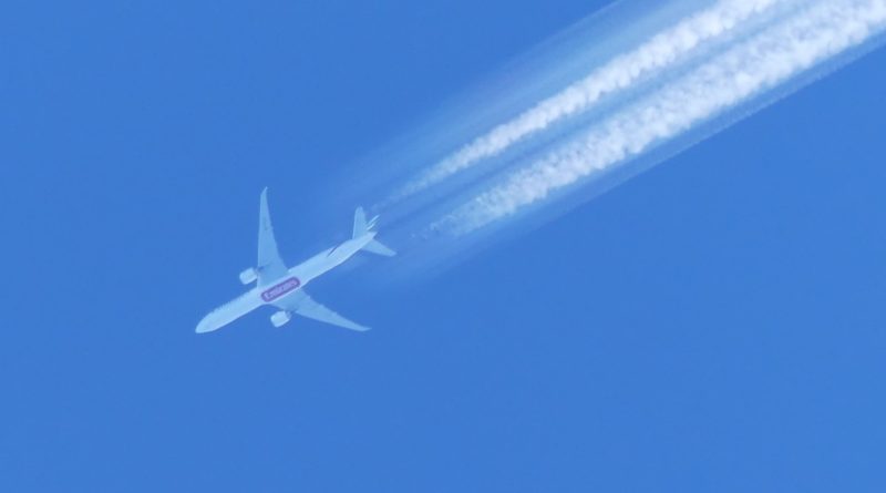 Longer lines behind planes don’t indicate ‘chemtrails’ - Full Fact