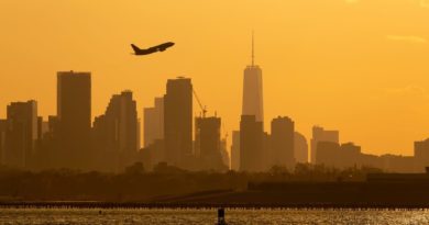 UFO Seen In Video Over New York City’s LaGuardia Airport