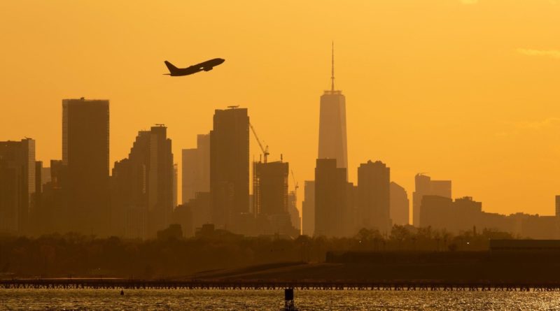 UFO Seen In Video Over New York City’s LaGuardia Airport