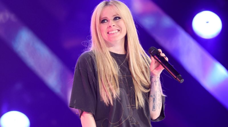 Avril Lavigne Clone Conspiracy Explained: Singer Laughs Off False Rumor—Here’s How It All Began