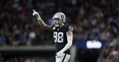 Maxx Crosby: Raiders saw a UFO on flight back from Miami