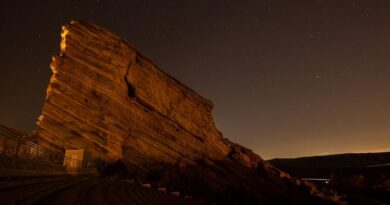 Report claims 12 people at Red Rocks saw massive UFO hovering in the sky | OutThere Colorado