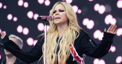 Avril Lavigne conspiracy theory claims she 'died and was replaced' before Glasto