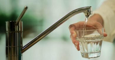 Fluoride added to drinking water in WA city, but 'rabbit hole' armchair researchers look to filter it out