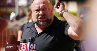 Alex Jones’ conspiracy theory empire Infowars will be sold for parts to help pay Sandy Hook families | CNN Business