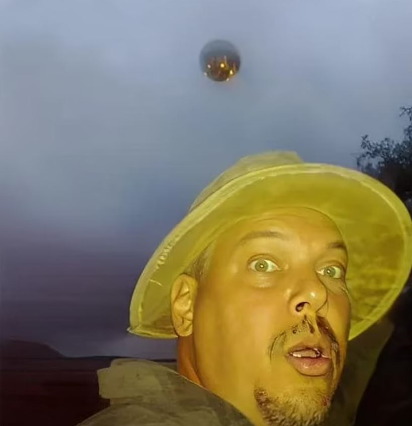 Brazillian UFO researcher and author Edie Meireles took a selfie with a UFO in the background