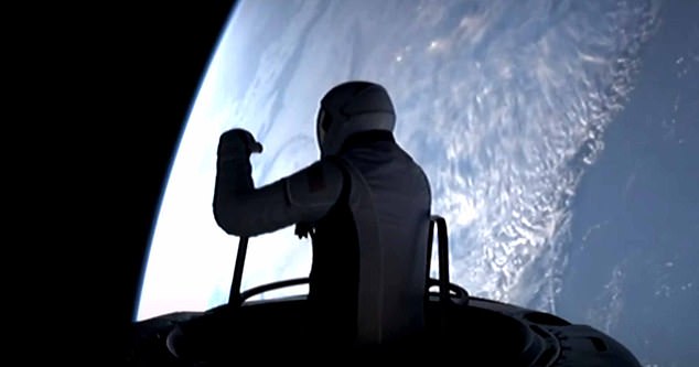 During SpaceX's livestream of the Polaris Dawn spacewalk, some viewers claimed that the footage had to be fake. One pointed to the awkward positioning of Isaacman's arm as evidence