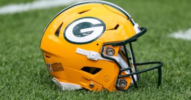 Green Bay Packers Players Raise Eyebrows Debating If the Earth Is Flat