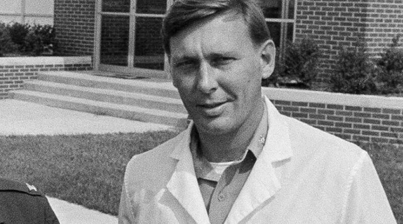 Scientist who led mind-altering experiments on soldiers dies | HeraldNet.com