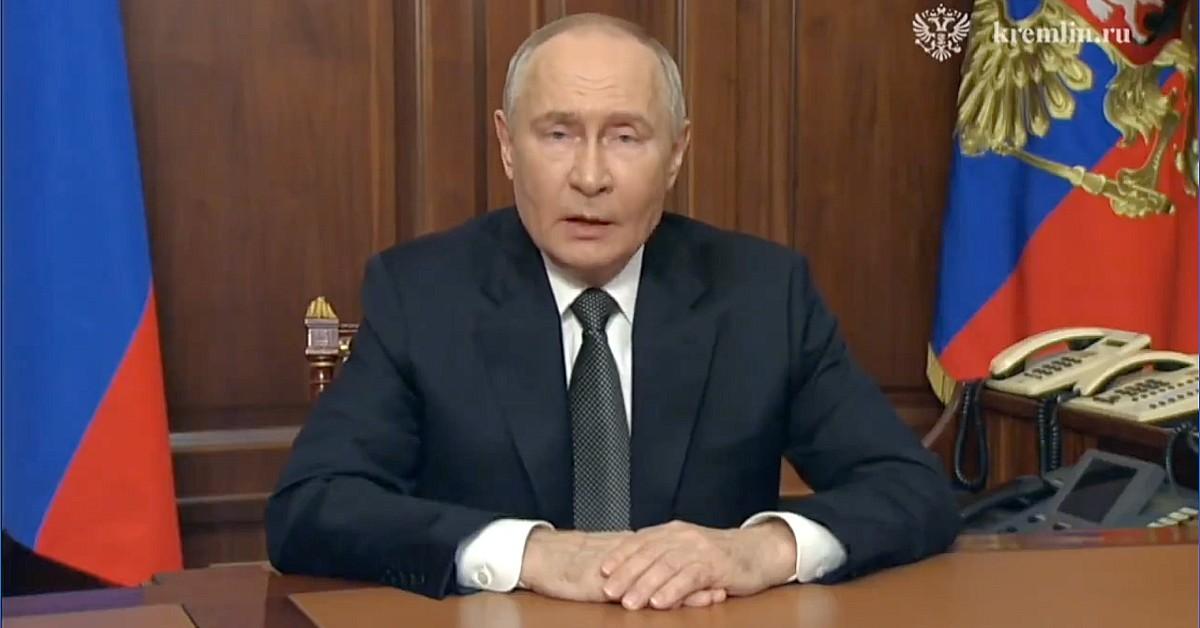 timelapse footage vladimir putin hands frozen after vanish