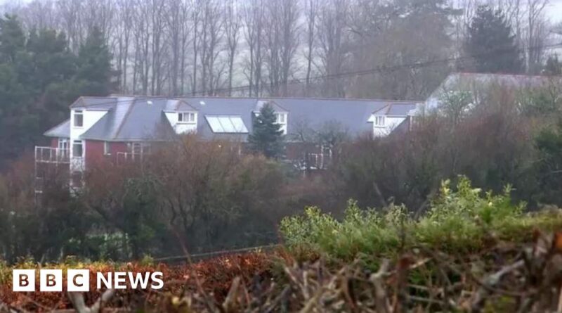 Care home nurse thought Covid was a conspiracy, inquest hears - BBC.com