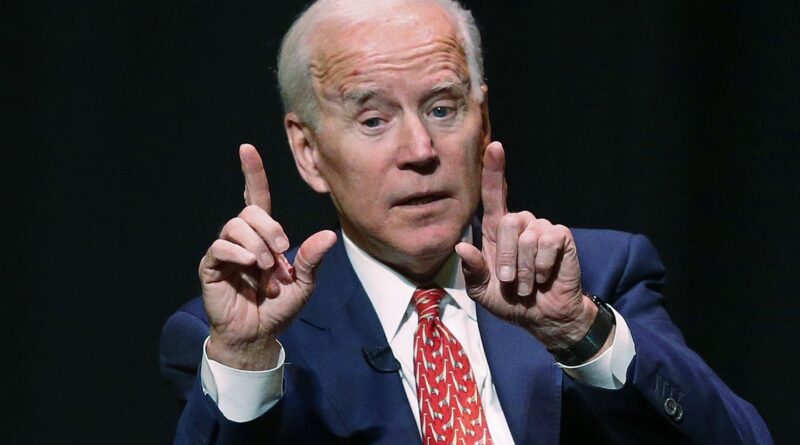 No, this video doesn’t prove President Joe Biden got taller