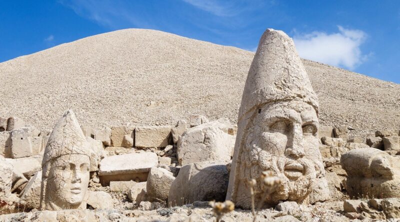Could There Be A Connection? | Ancient Aliens